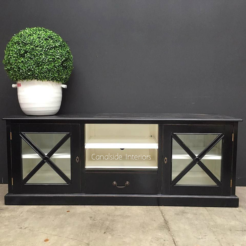 South Hamptons TV Unit