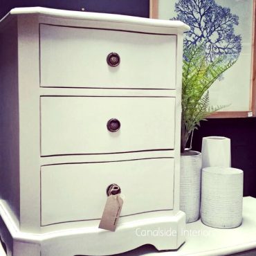 Mignon Bedside