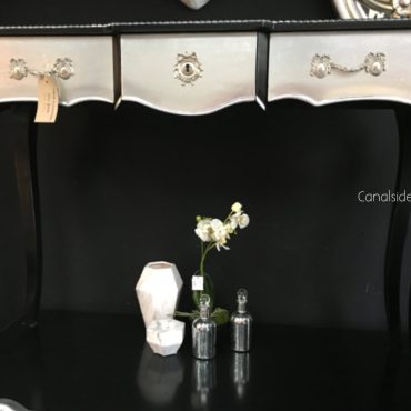 Chevet Console