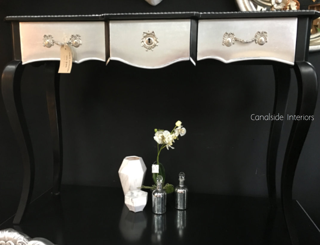 Chevet Console