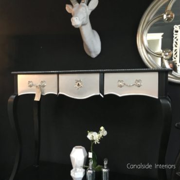 Chevet Console