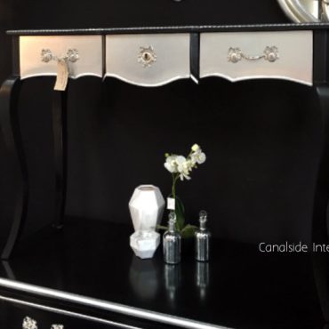 Chevet Console