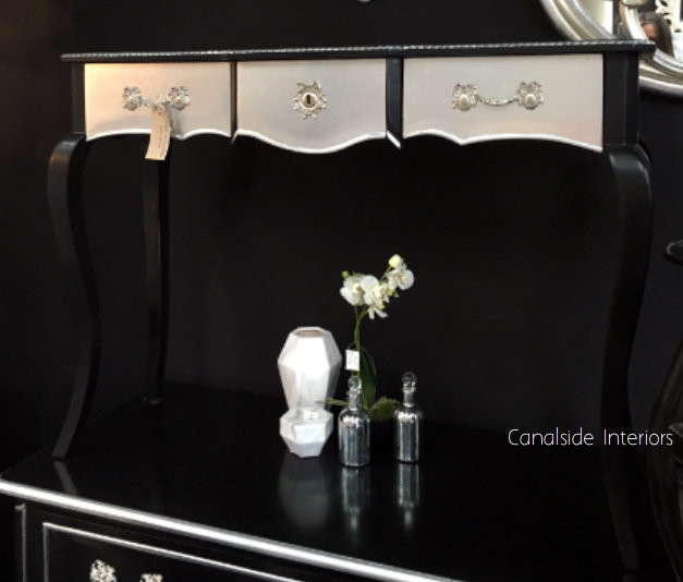 Chevet Console