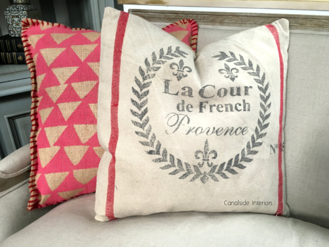 Cushion - La Cour De French