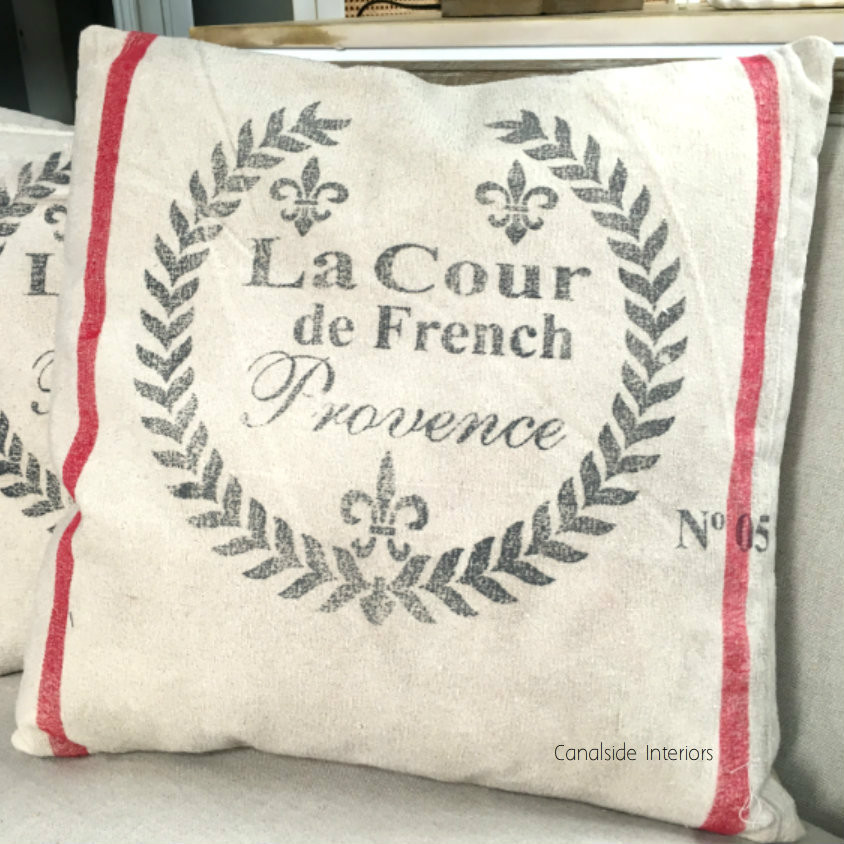 Cushion - La Cour De French