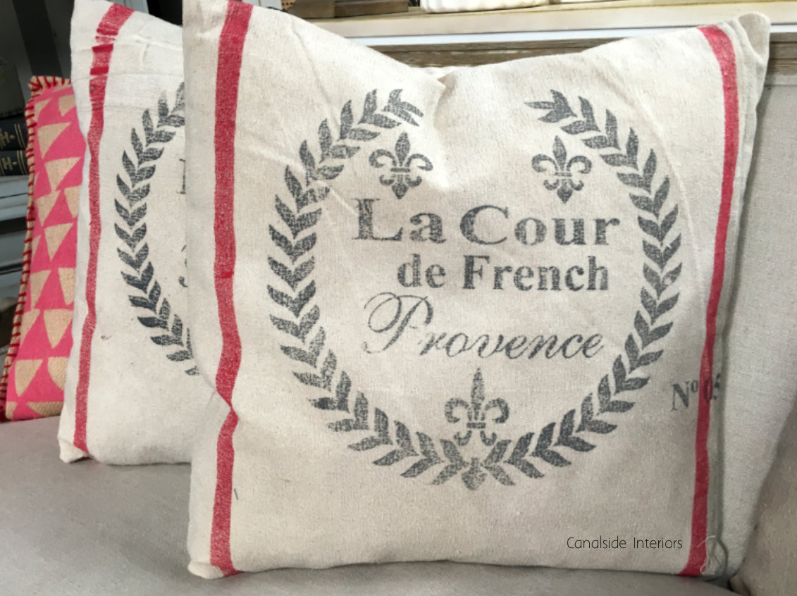 Cushion - La Cour De French