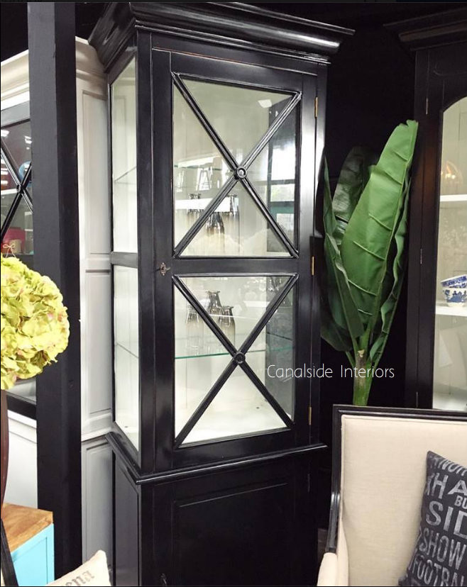 South Hamptons Display Unit