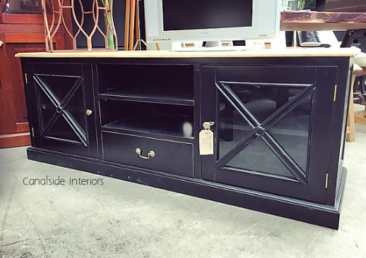 South Hamptons TV Unit