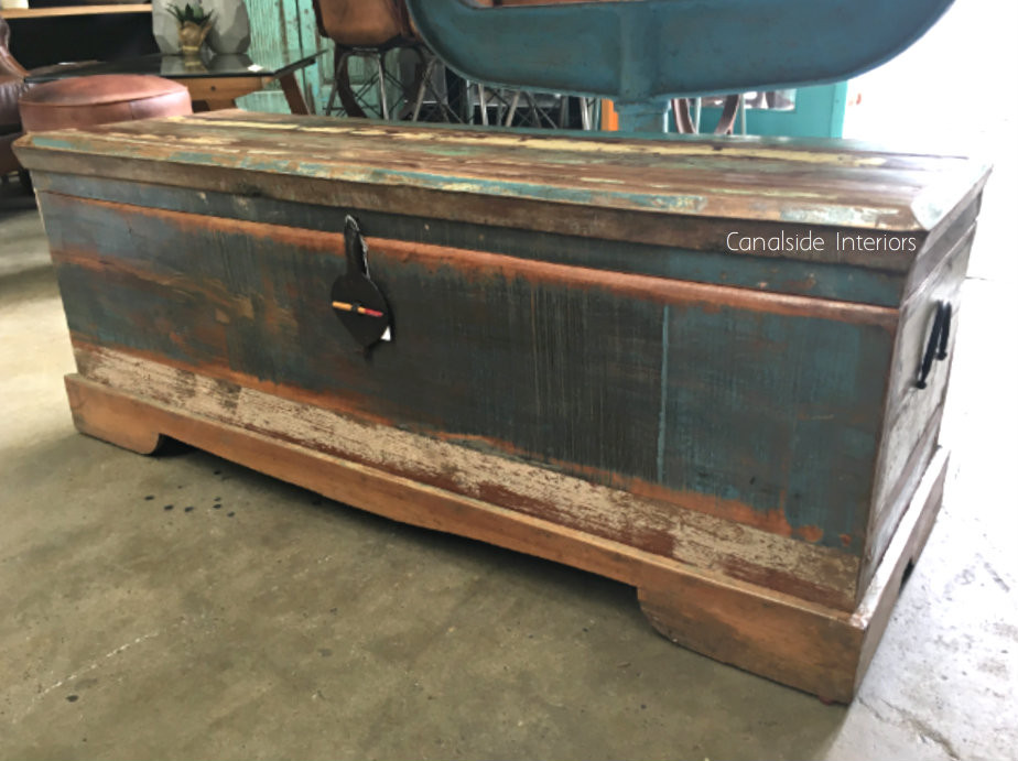 Voyager Rustic Trunk