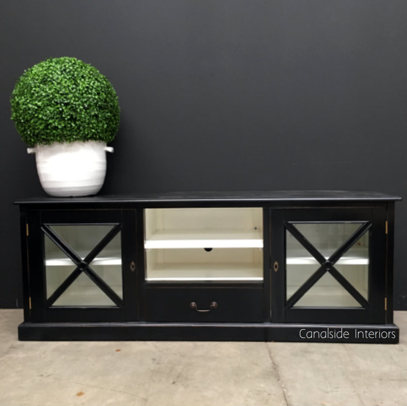 South Hamptons TV Unit