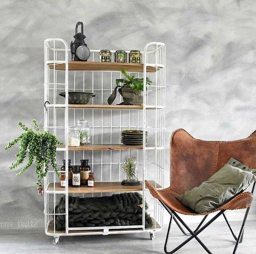 Caged Baker's Rack
Image via @yvonne_kwakkel