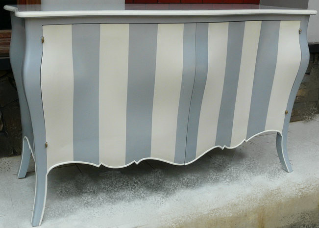 Buffet_Regence_Grey_with_white_stripe__38381__91318.1553740903.1280.1280