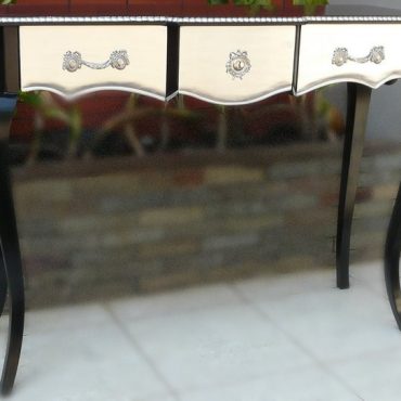 Chevet Console