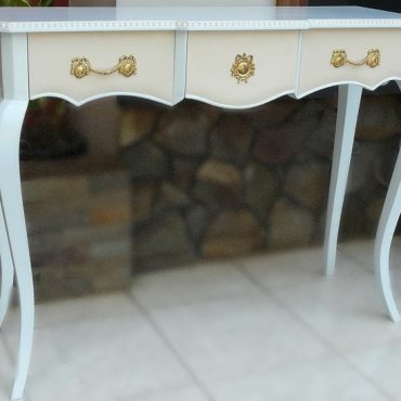 Chevet Console