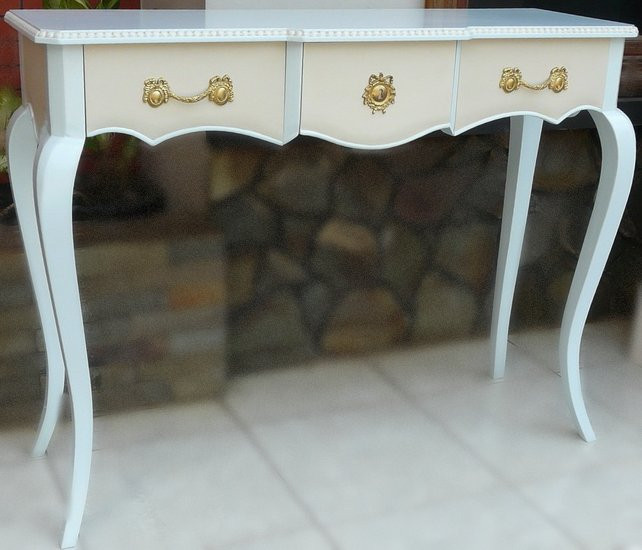 Chevet Console