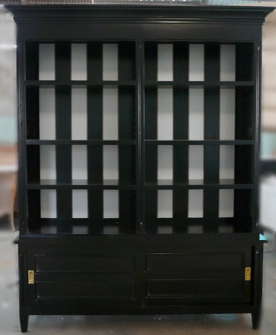 CMO_02_black_with_visible_back_having_black_and_white_stripes_shelves_black__25175__10056.1553740723.1280.1280