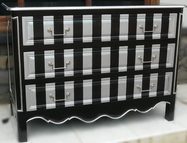 COU_08_black_with_silver_stripes_and_silver_trim__18017__04474.1553740616.1280.1280