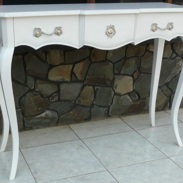 Chevet Console