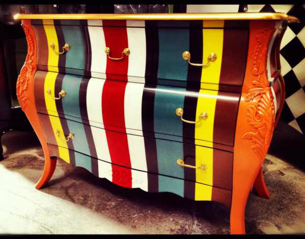 Couleur Bombe Commode