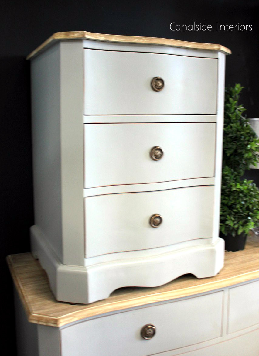 Mignon Bedside