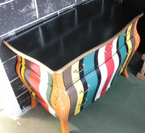 Couleur Bombe Commode