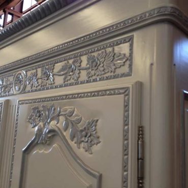 Anthony Armoire close up mouliding