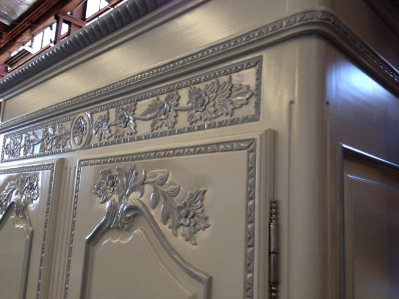 Anthony Armoire close up mouliding
