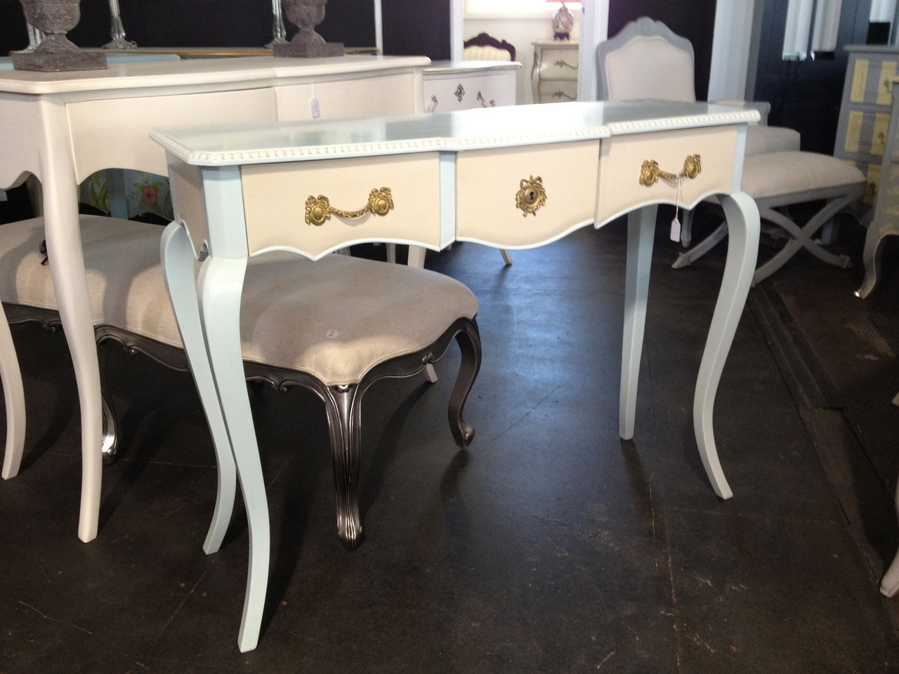 Chevet Console