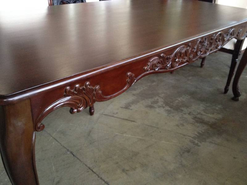 Laurent Dining Table - Close up