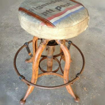 Postes Industrial Stool