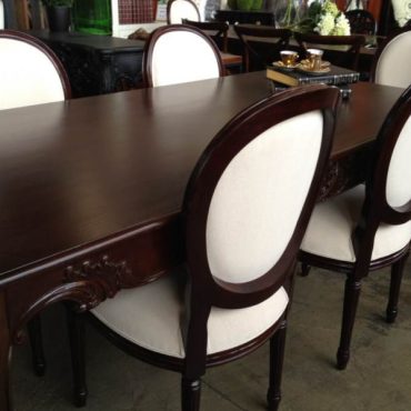Laurent Dining Table in Mahogany Brown
