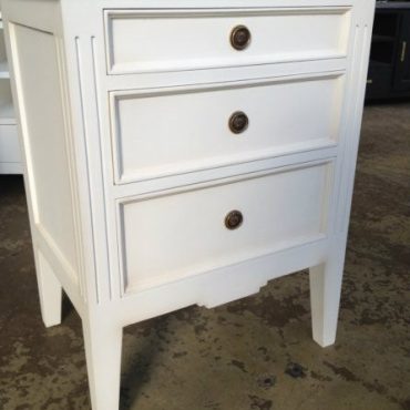 Peninsula White Bedside