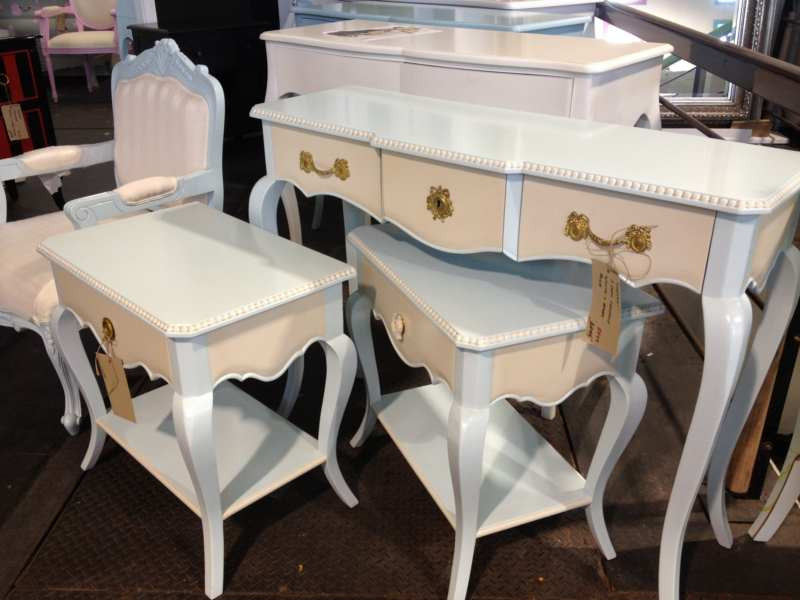 Chevet Console