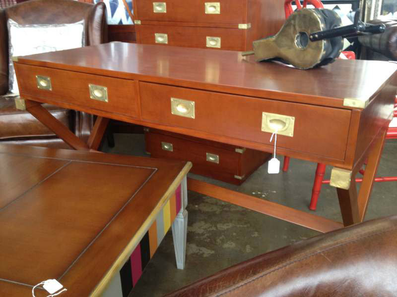 Royale Campaign Desk