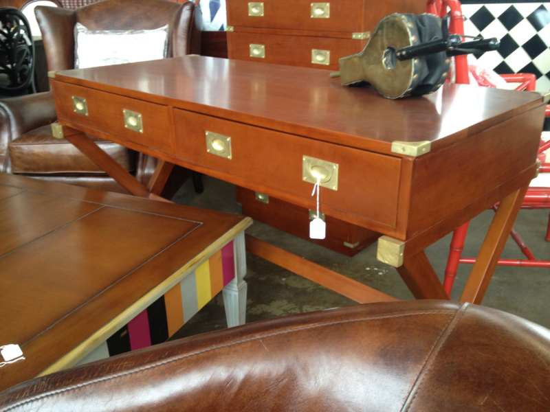 Royale Campaign Desk