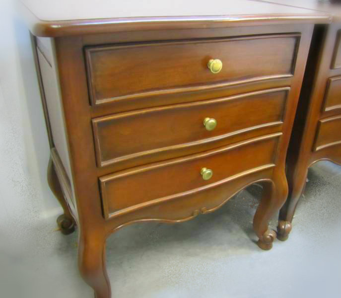 Couleur 3 Drawer Bedside