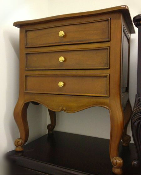 Couleur 3 Drawer Bedside