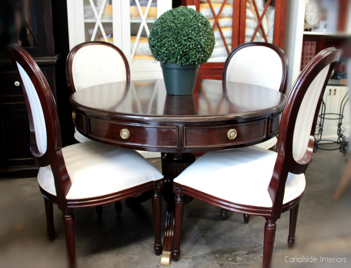 Cobble Hill Round Dining Table