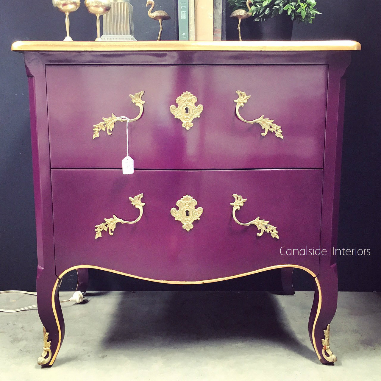 Cassis Commode