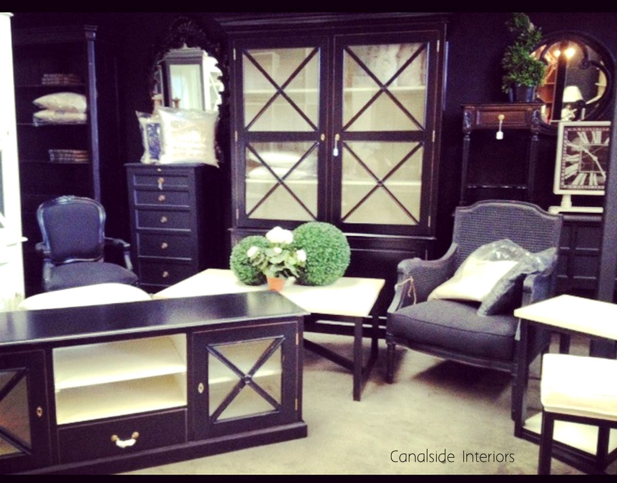 South Hamptons Wall Unit