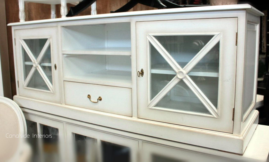 South Hamptons TV Unit