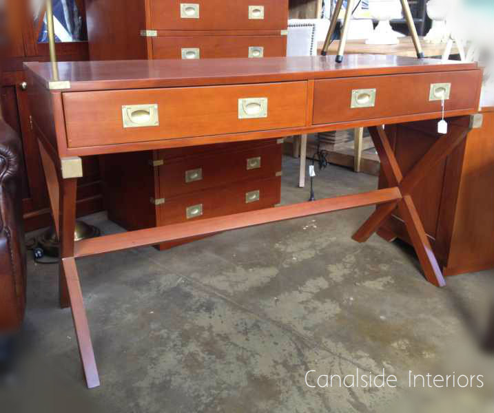 Royale Campaign Desk