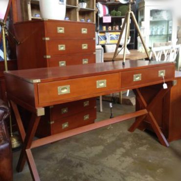 Royale Campaign Desk