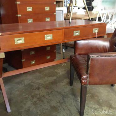 Royale Campaign Desk