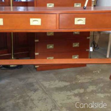 Royale Campaign Desk