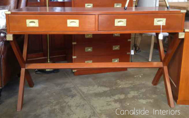 Royale Campaign Desk