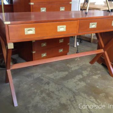 Royale Campaign Desk