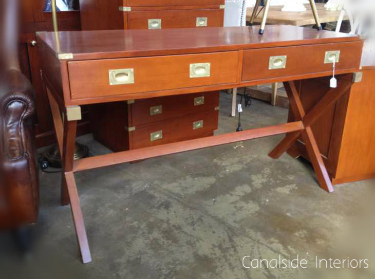 Royale Campaign Desk