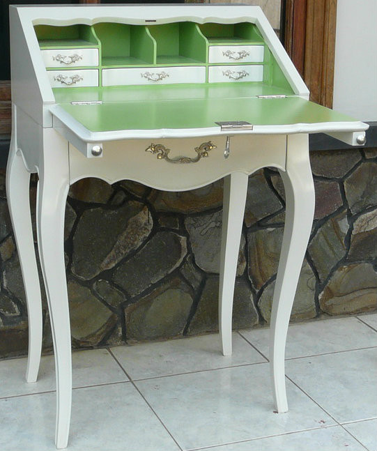 LNA_12_off_white_with_green_internals__19266__61454.1553740907.1280.1280