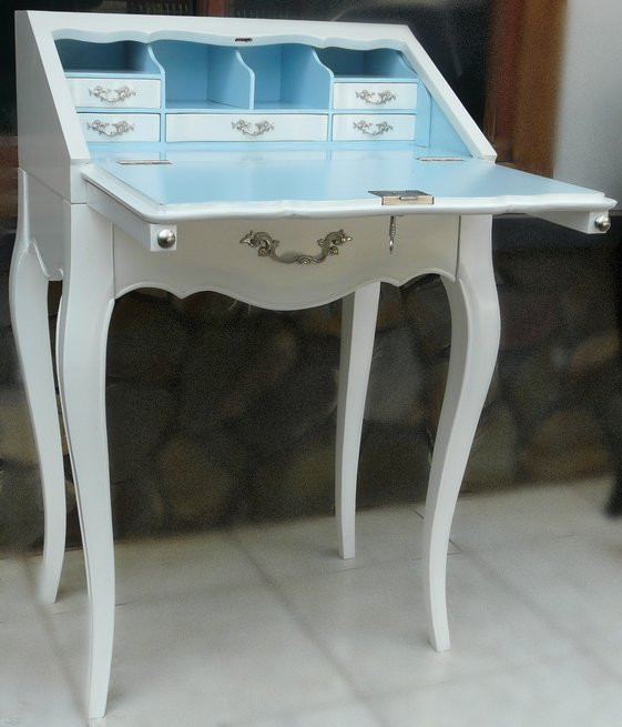 LNA_12_white_2528B252529_with_blue_internals__67547__23213.1553740745.1280.1280